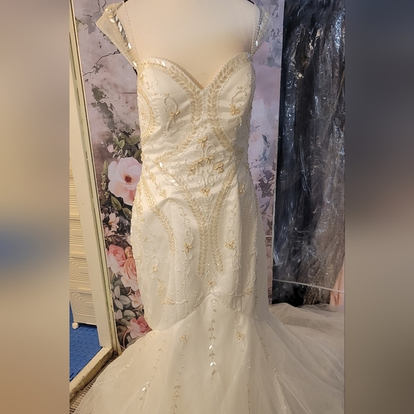 Mary's Bridal Ivory Wedding Gown - Picture 9 of 13